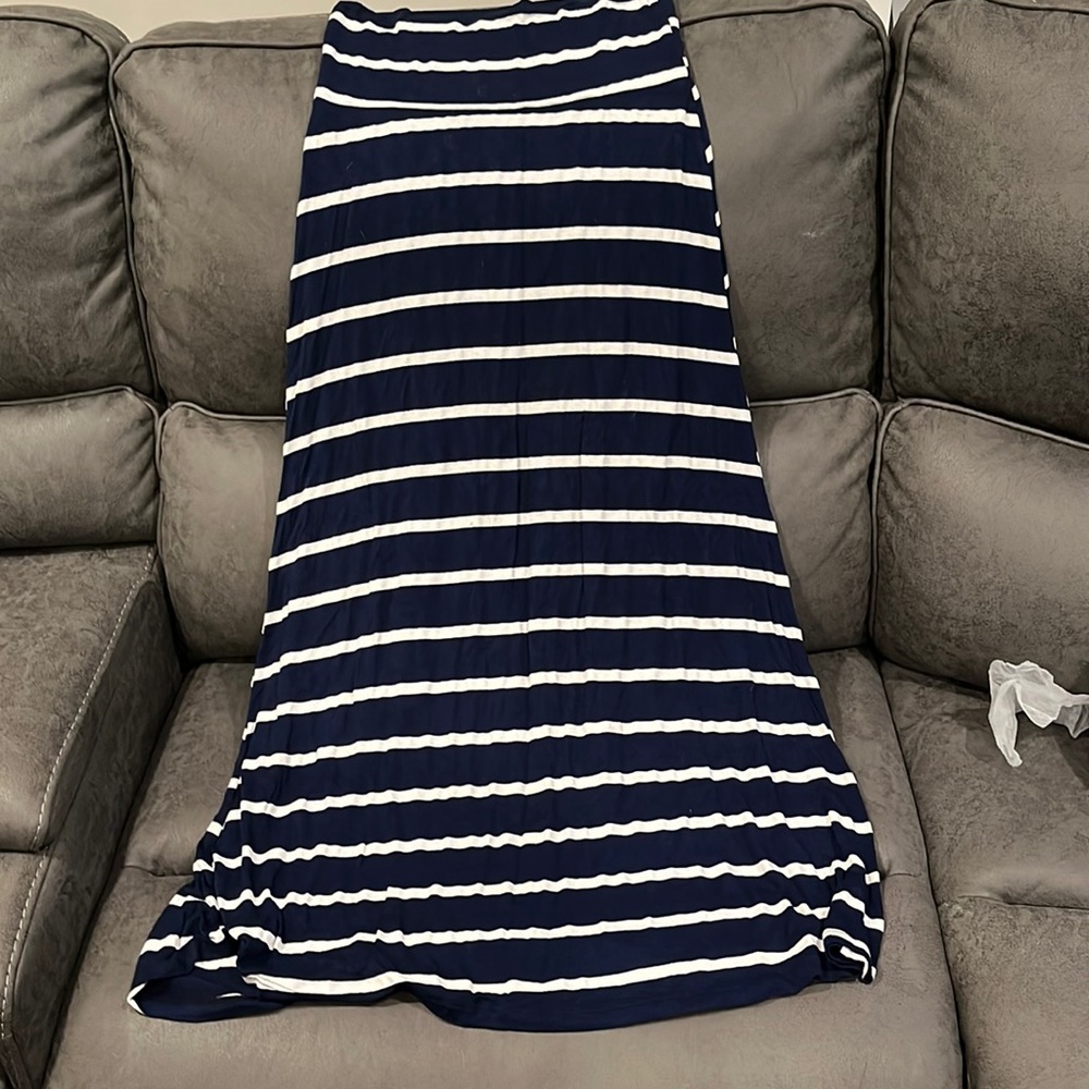 Striped white and navy blue maxi skirt (m/l)